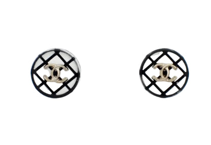 Pre-owned Chanel Argyle Black, White & Silver 2019 Pierced Earrings CHA.J.1134