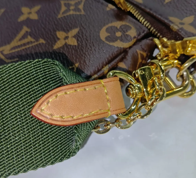 Pre-Owned Louis Vuitton Multi Pochette Accessories Monogram Canvas Green Strap LOU.B.1187