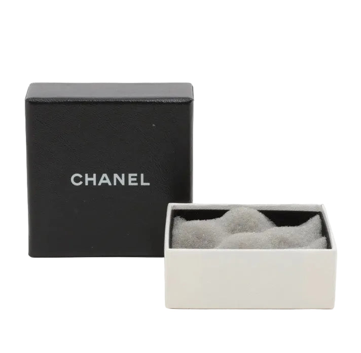 Pre-Owned Chanel 2005 Green & White CC Pierced Earrings CHA.J.1144